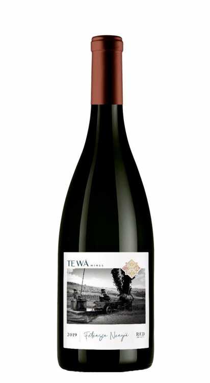 Вино «Feteasca Neagra» Multi-Vintage 2019 & 2021 Te Wa Wines. 0,75